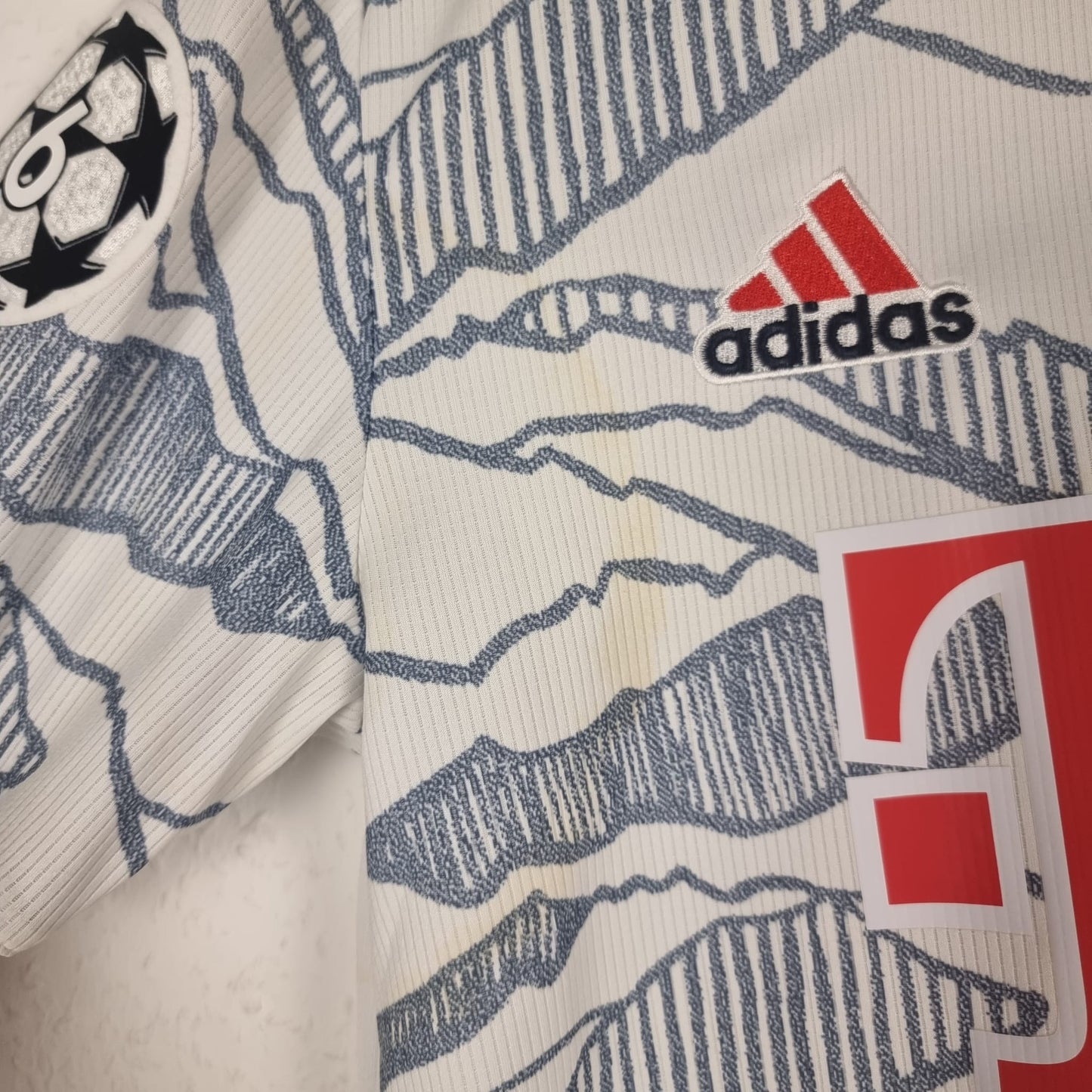 Trikot - FC Bayern München - Robert Lewandowski - 2021/2022 - S - drittes