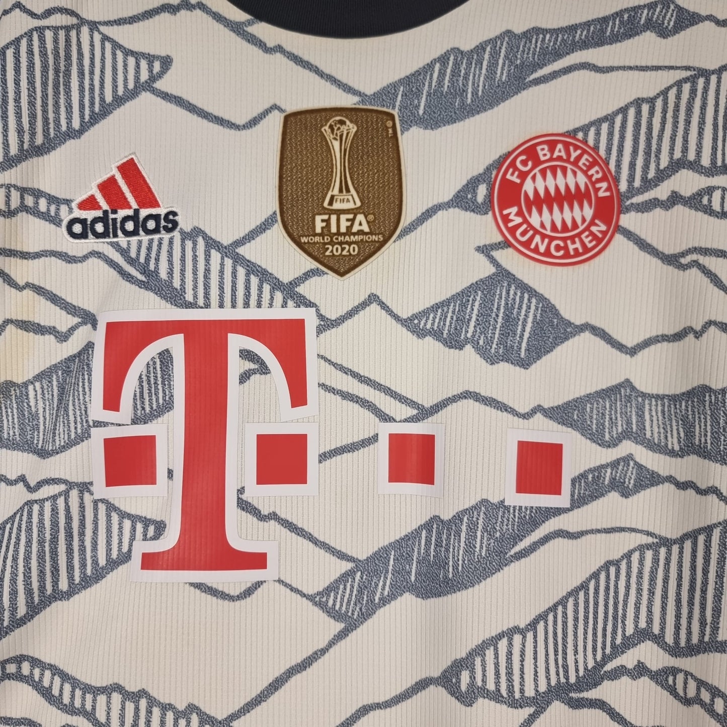 Trikot - FC Bayern München - Robert Lewandowski - 2021/2022 - S - drittes