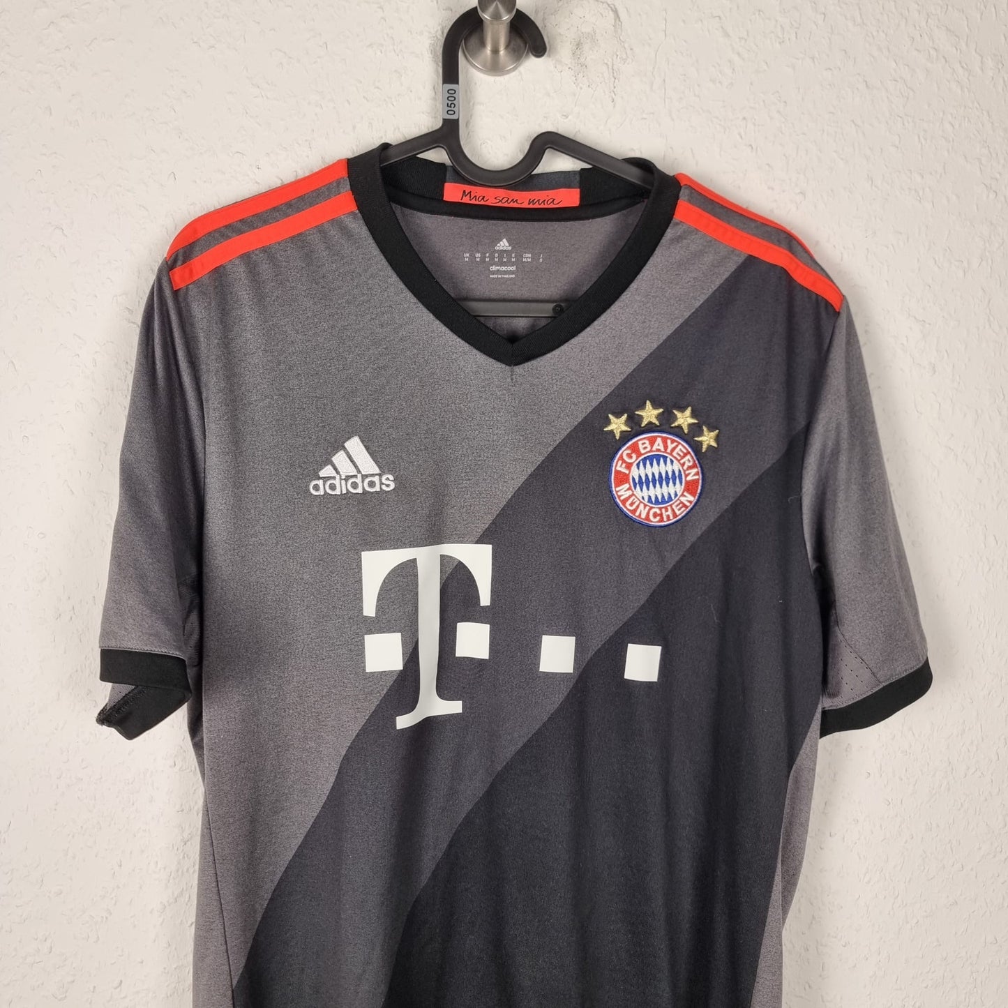 Trikot mit Hose - FC Bayern München - Mats Hummels - 2016/2017 - M - Auswärts