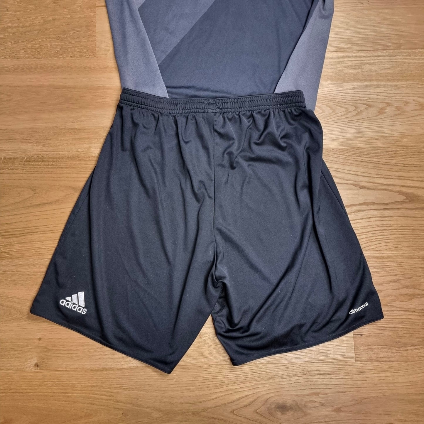 Trikot mit Hose - FC Bayern München - Mats Hummels - 2016/2017 - M - Auswärts