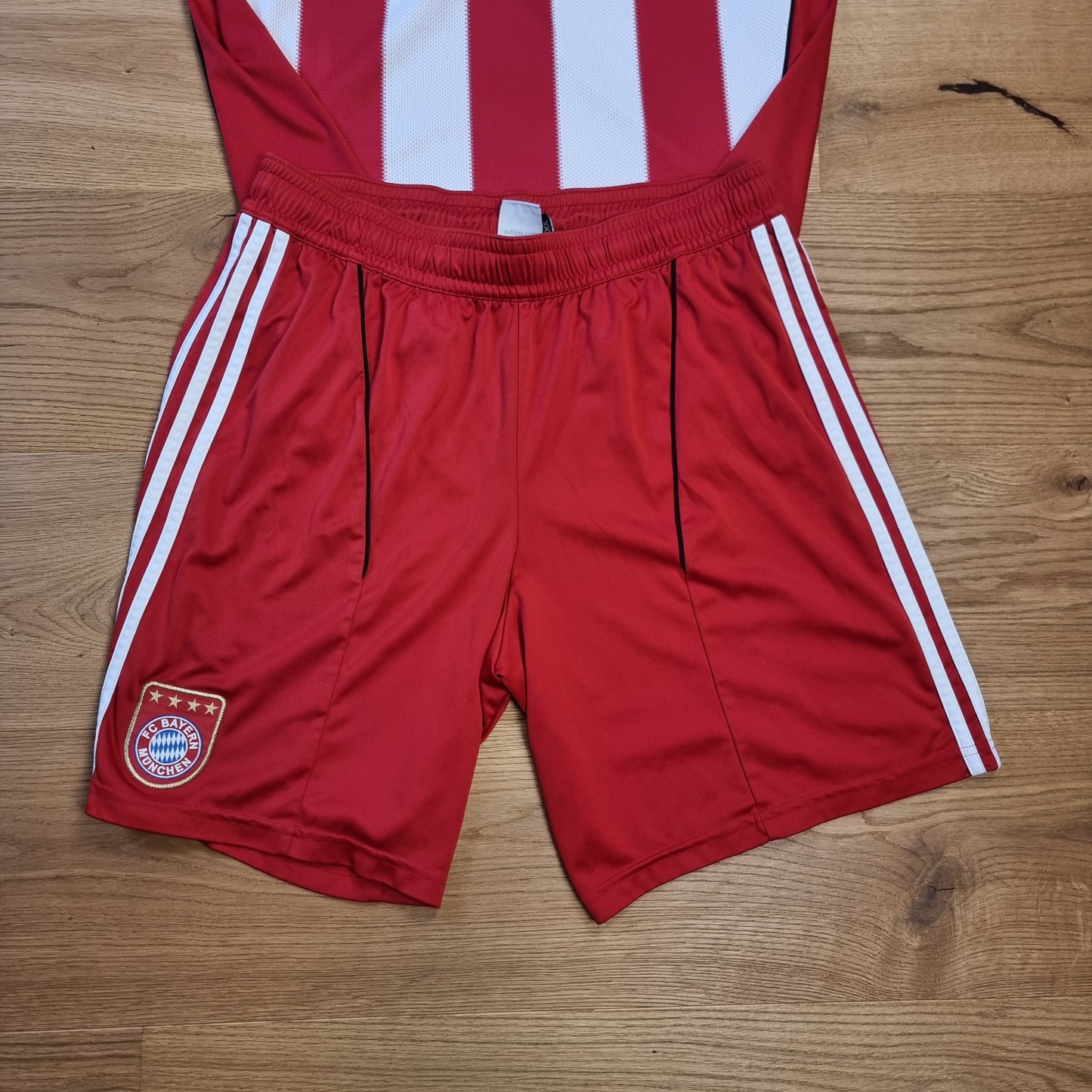 Trikot mit Hose - FC Bayern München - 2010/2011 - L - Heim