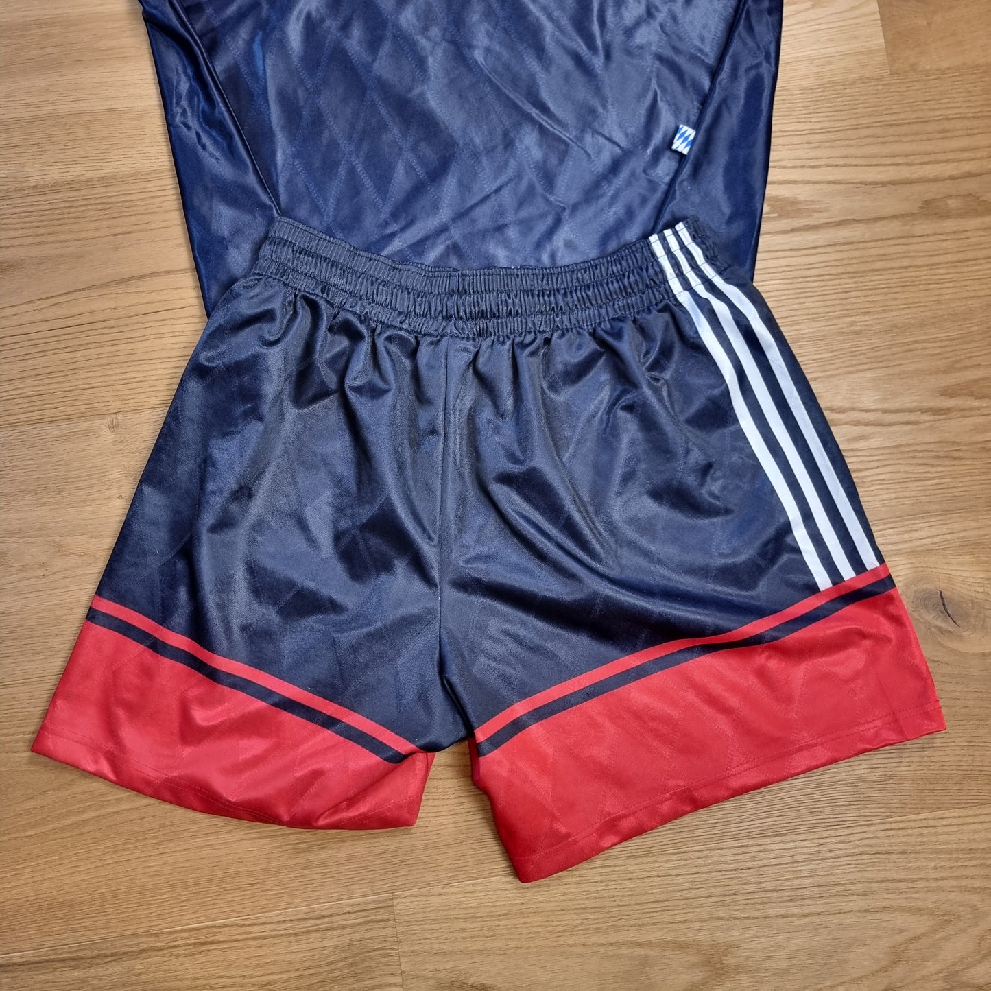 Trikot mit Hose und Stutzen - FC Bayern München - 1997/1998 - XL - Heim