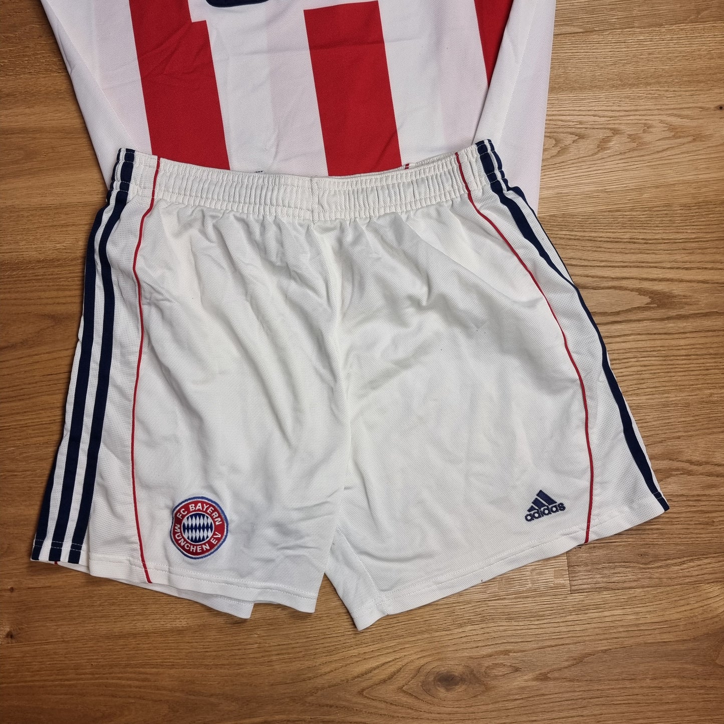Trikot mit Hose und Socken - FC Bayern München - 2000/2001 - L - Auswärts