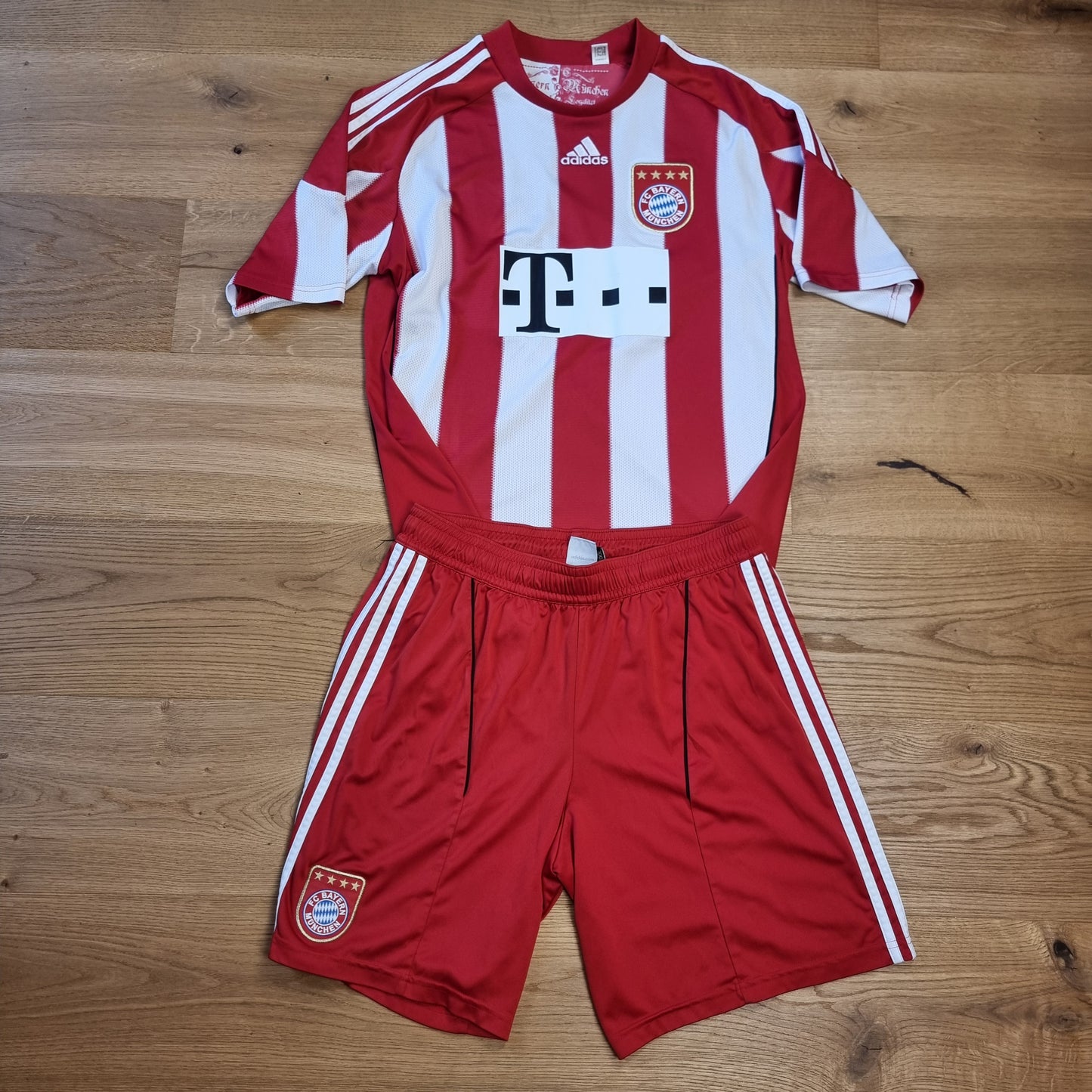 Trikot mit Hose - FC Bayern München - 2010/2011 - L - Heim