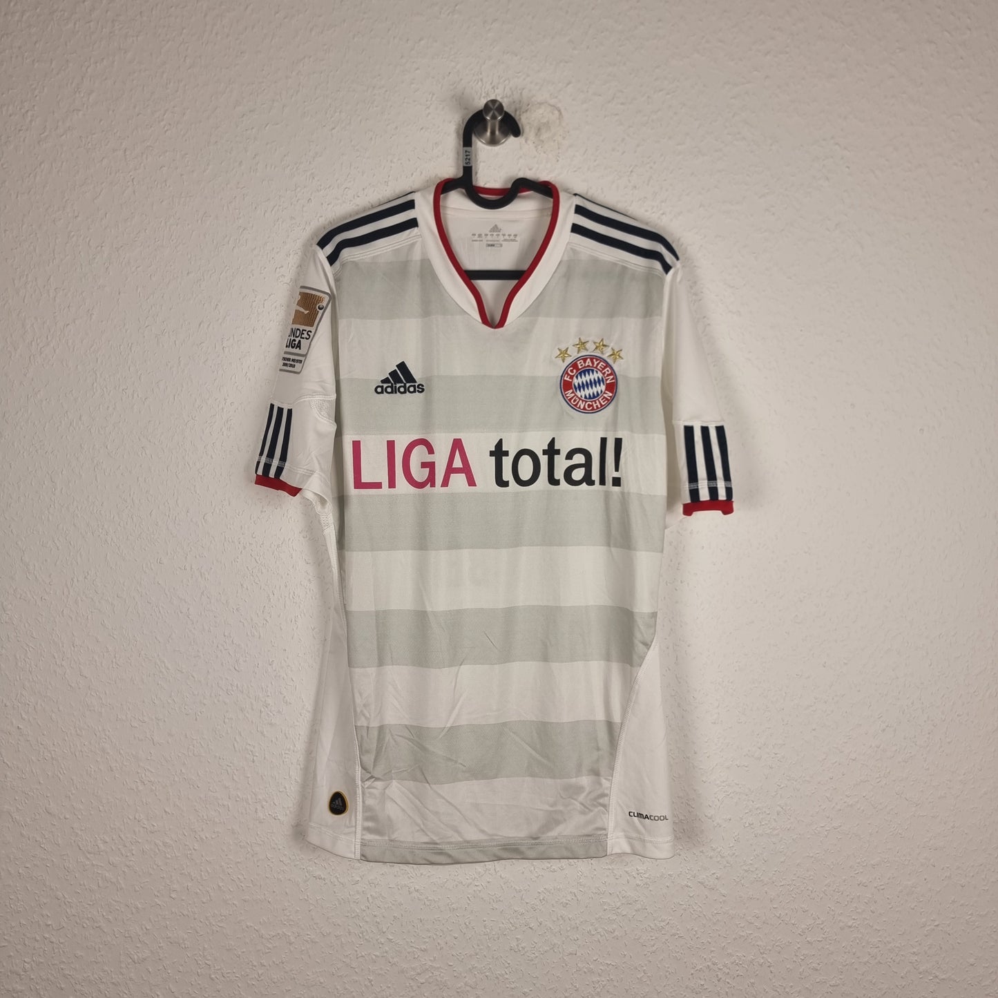 Jersey - FC Bayern Munich - Arjen Robben - 2010/2011 - S - Away