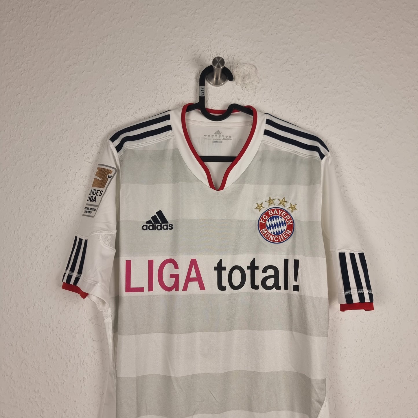 Jersey - FC Bayern Munich - Arjen Robben - 2010/2011 - S - Away
