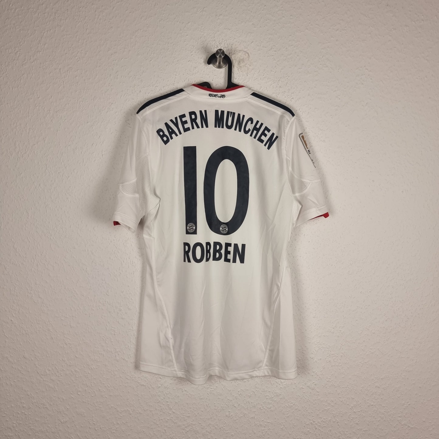 Jersey - FC Bayern Munich - Arjen Robben - 2010/2011 - S - Away