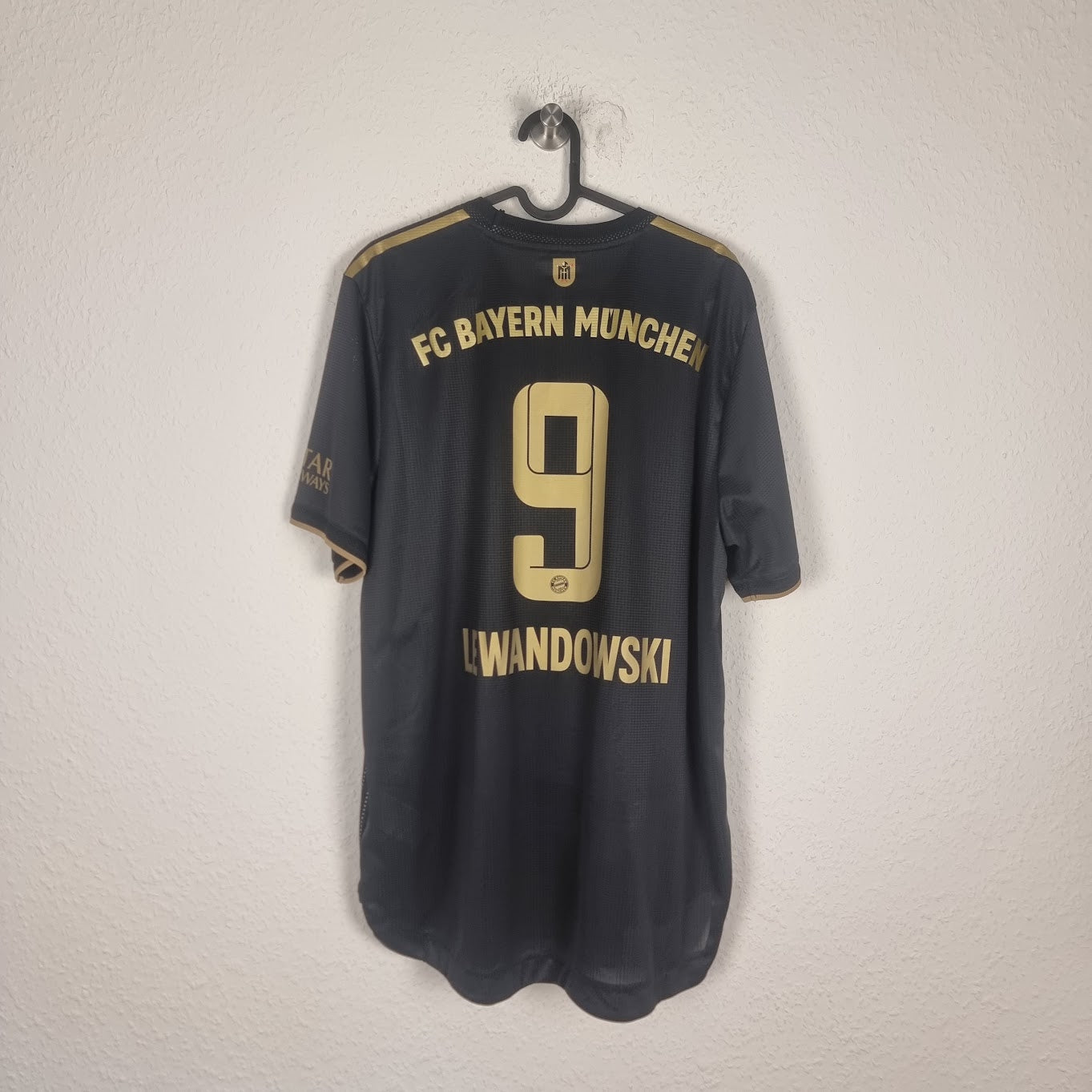 Jersey - FC Bayern Munich - Robert Lewandowski - 2021/2022 - XL - Away