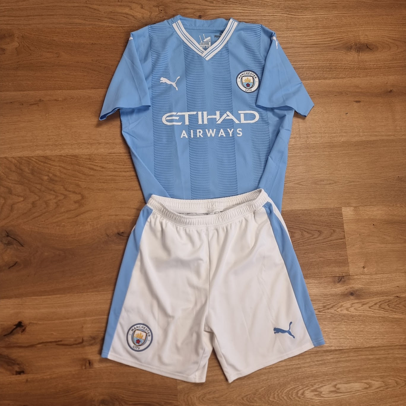 Trikot mit Hose - Manchester City - Erling Haaland - 2023/2024 - S - Heim