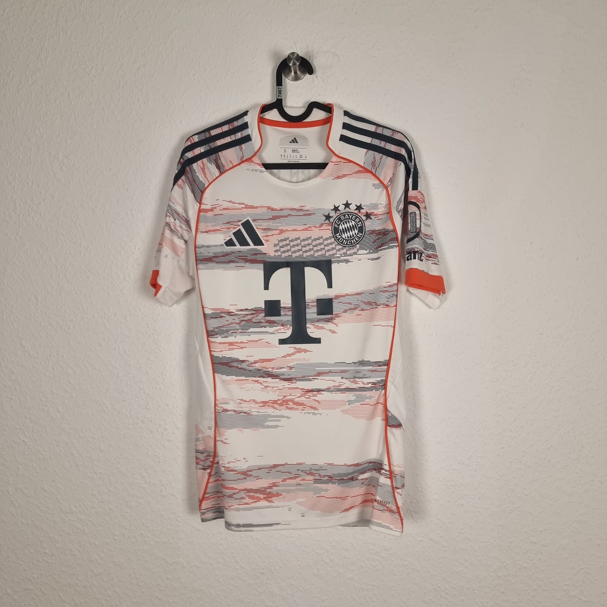 Jersey - FC Bayern Munich - Jonathan Tah - 2025/2026 - S - Away