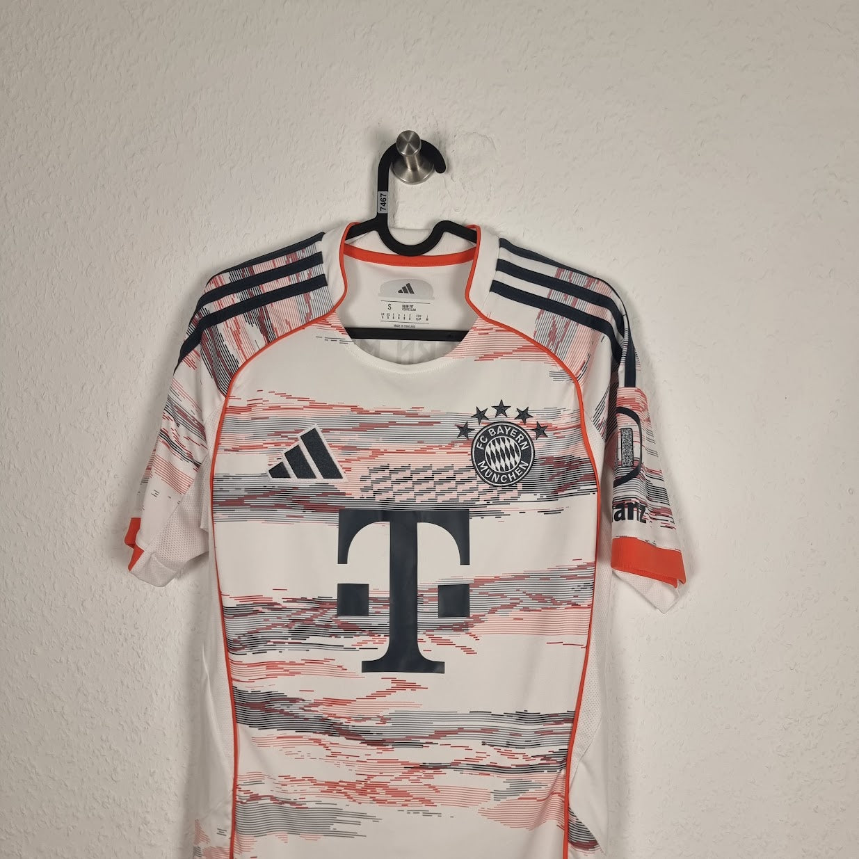 Jersey - FC Bayern Munich - Jonathan Tah - 2025/2026 - S - Away