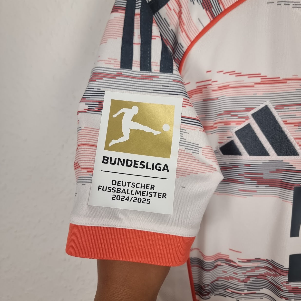 Jersey - FC Bayern Munich - Jonathan Tah - 2025/2026 - S - Away