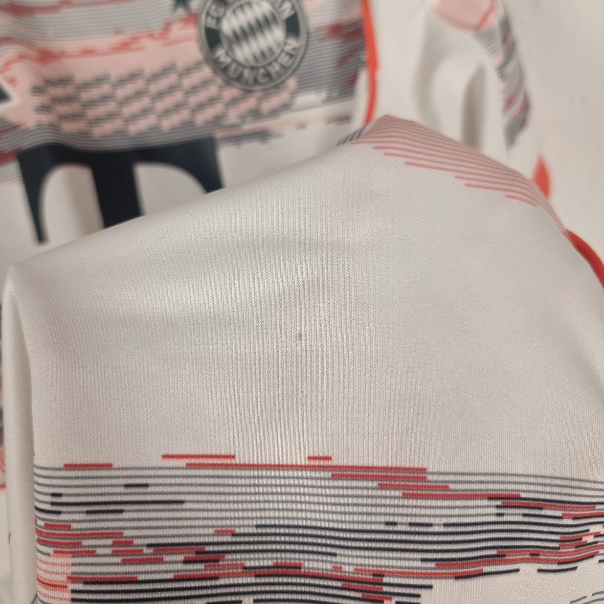 Jersey - FC Bayern Munich - Jonathan Tah - 2025/2026 - S - Away