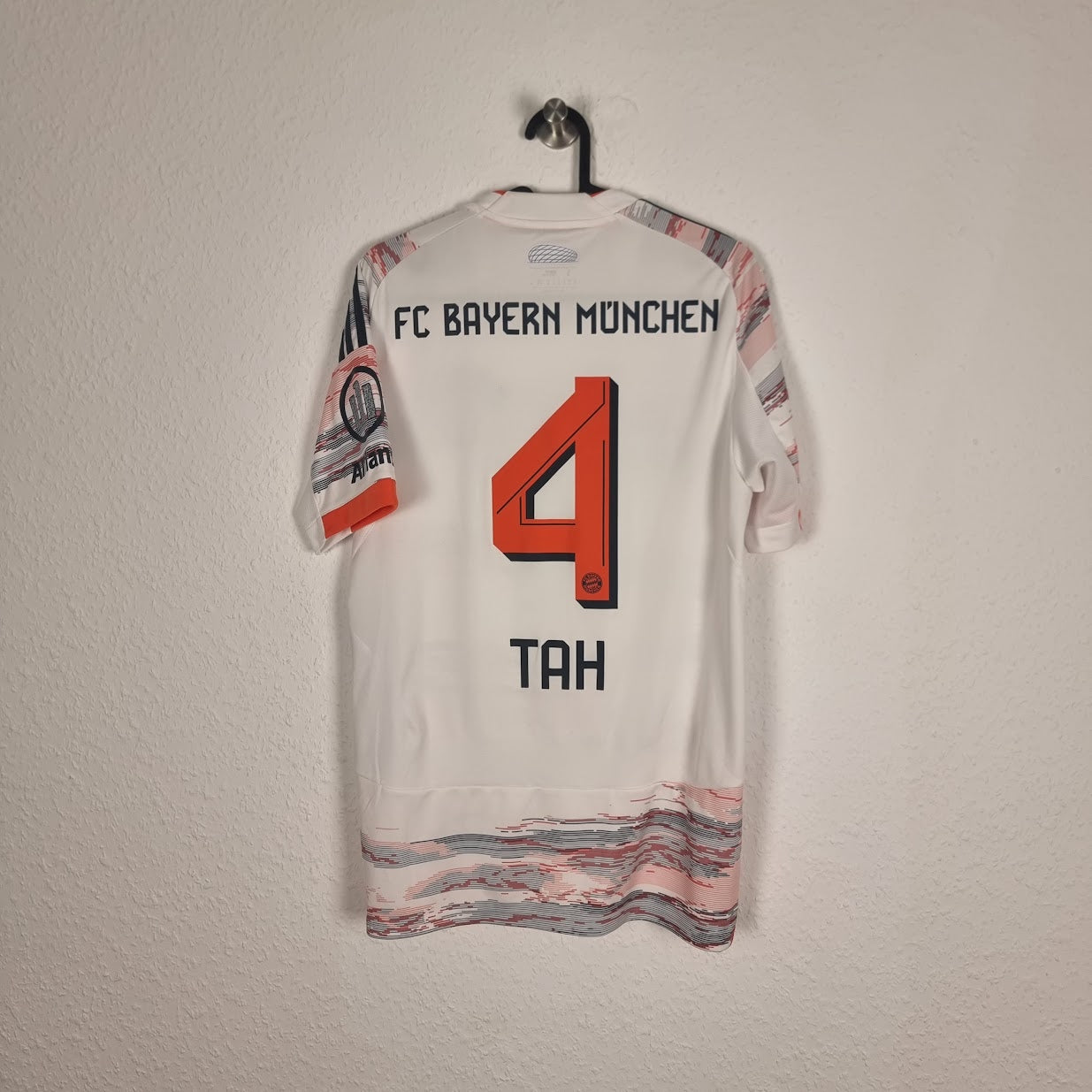Jersey - FC Bayern Munich - Jonathan Tah - 2025/2026 - S - Away