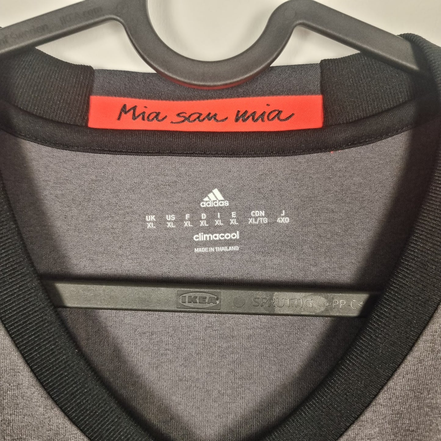 Trikot - FC Bayern München - Thomas Müller - 2016/2017 - XL - Auswärts