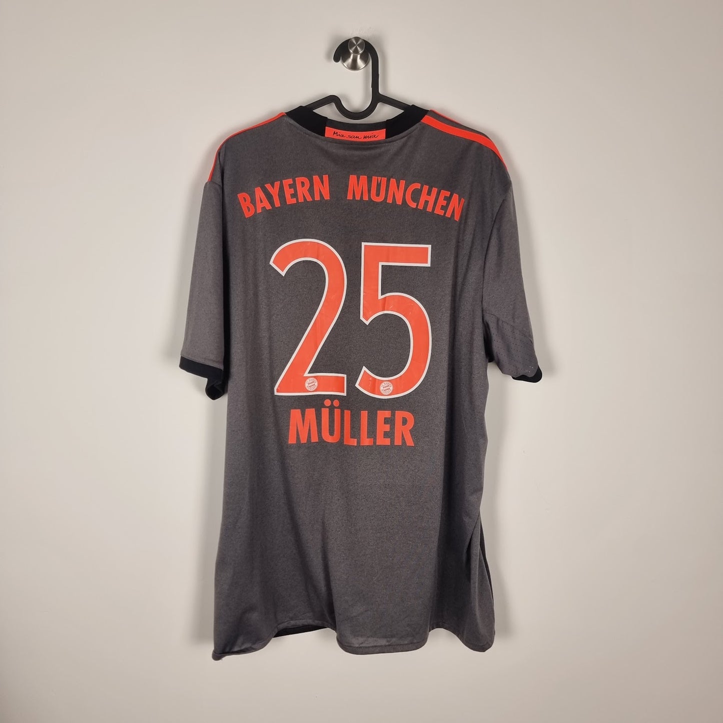 Trikot - FC Bayern München - Thomas Müller - 2016/2017 - XL - Auswärts