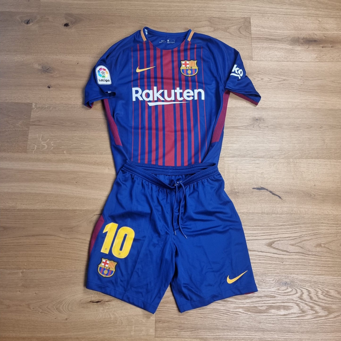 Trikot mit Hose - FC Barcelona - Lionel Messi - 2017/2018 - S - Heim