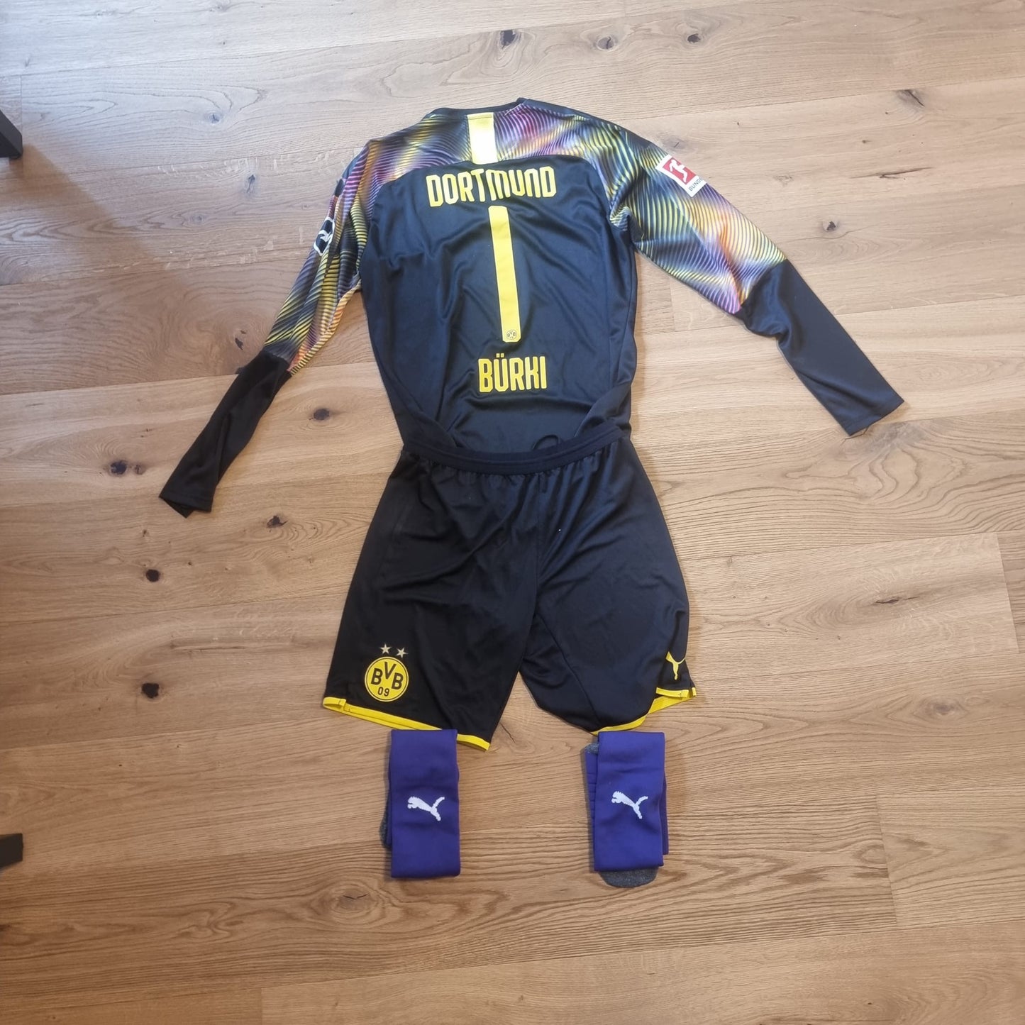 Torwarttrikot mit Hose und Stutzen - Borussia Dortmund - Roman Bürki - 2019/2020 - L - Heim