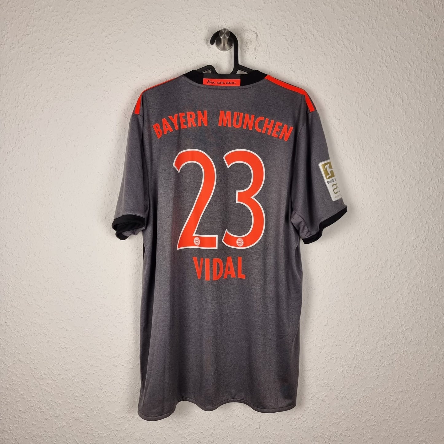 Trikot - FC Bayern München - Arturo Vidal - 2016/2017 - L - Neu - Auswärts