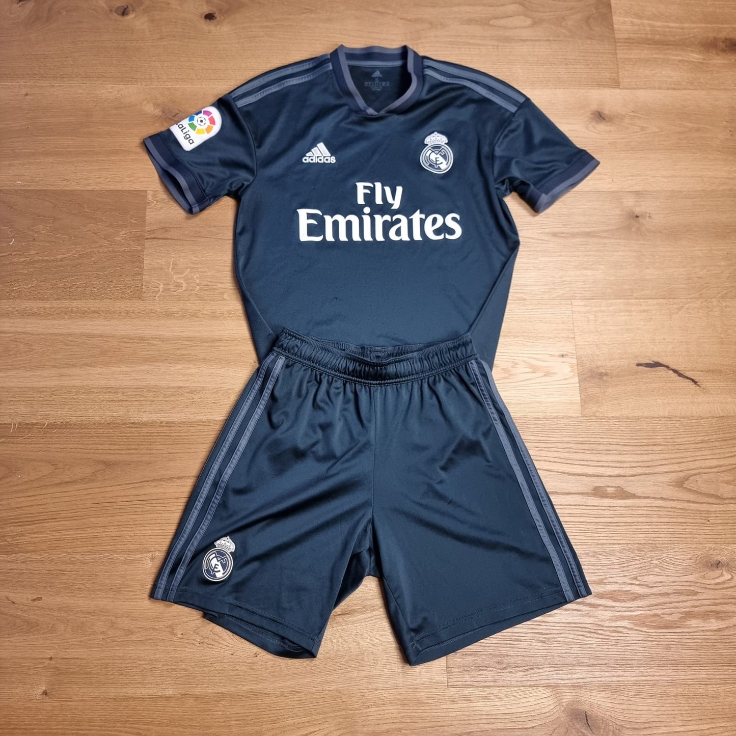 Trikot mit Hose - Real Madrid - 2018/2019 - S - Auswärts