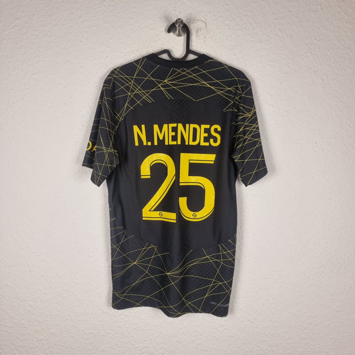Trikot - Paris Saint-Germain (PSG) - Nuno Mendes - 2023/2024 - S - Viertes