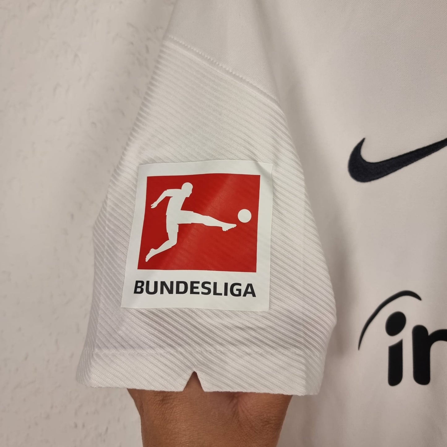 Trikot - Eintracht Frankfurt - Martin Hinteregger - 2021/2022 - S - Auswärts