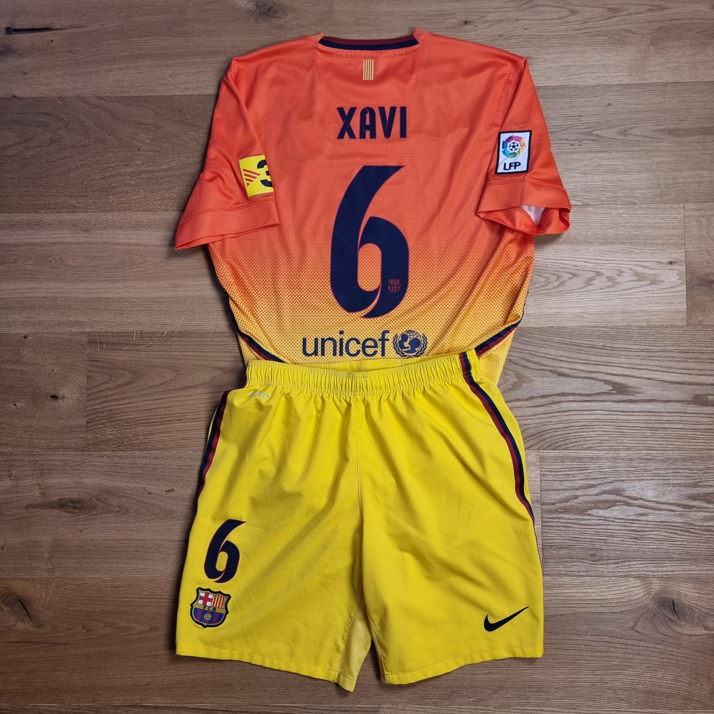 Trikot mit Hose - FC Barcelona - Xavi - 2012/2013 - L - Auswärts